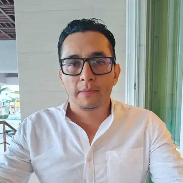 Martín Flores, desarrollador de software a medida
